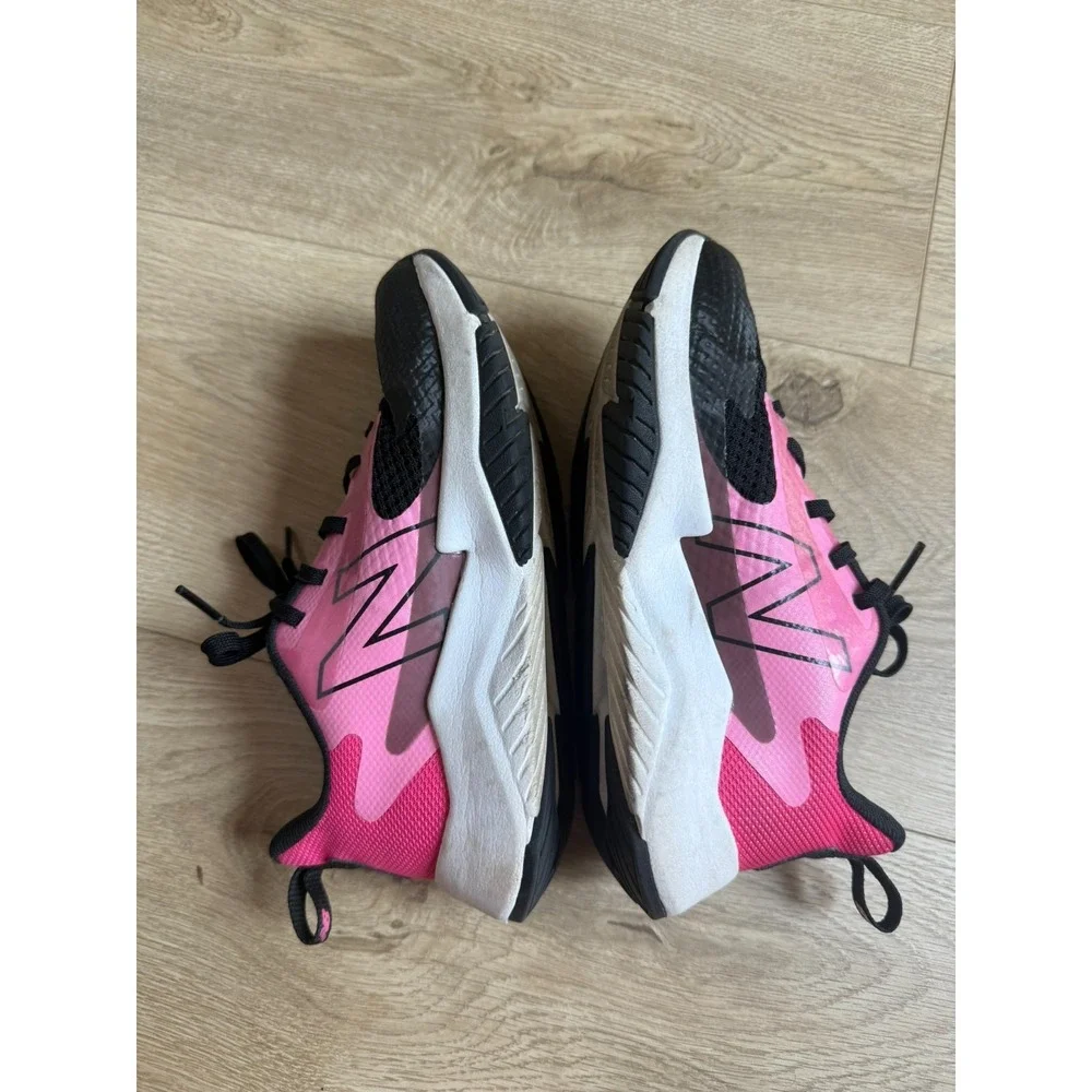EUC Girls Shoes New Balance Kids Rave Run v2 (Big Kid) Pink and Black Size 1.5